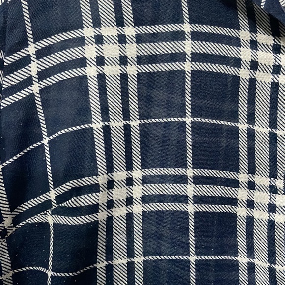 Gmtr All New Stylish and fancy White and Blue Check Shirt in Size M - Picture 3 of 7